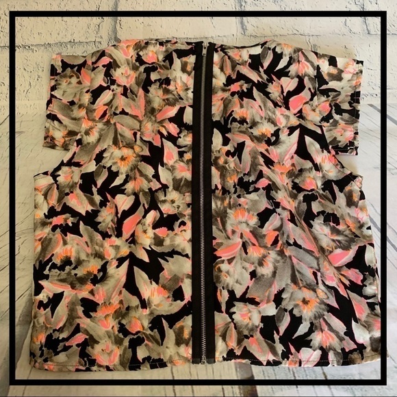 B. JEWEL Floral Cap-Sleeve Crop Top - Picture 5 of 8